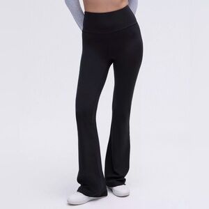 Lululemon Groove Nulu Super-High-Rise Flared Pant
Regular Length
